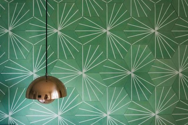 Comment apporter des touches de couleur à sa déco avec des accessoires ou du mobilier ?
