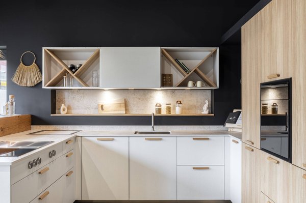 Comment optimiser l'espace dans une petite cuisine grâce aux astuces d'un cuisiniste de Bayonne ?